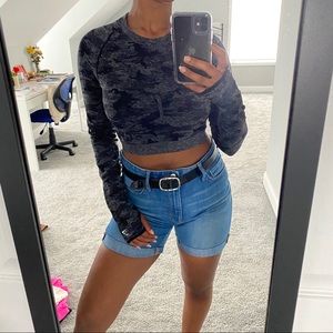 GYMSHARK BLACK CAMO CROP TOP